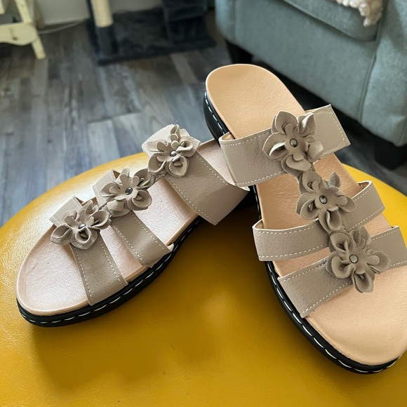 Summer sandals - Picture 3 of 3